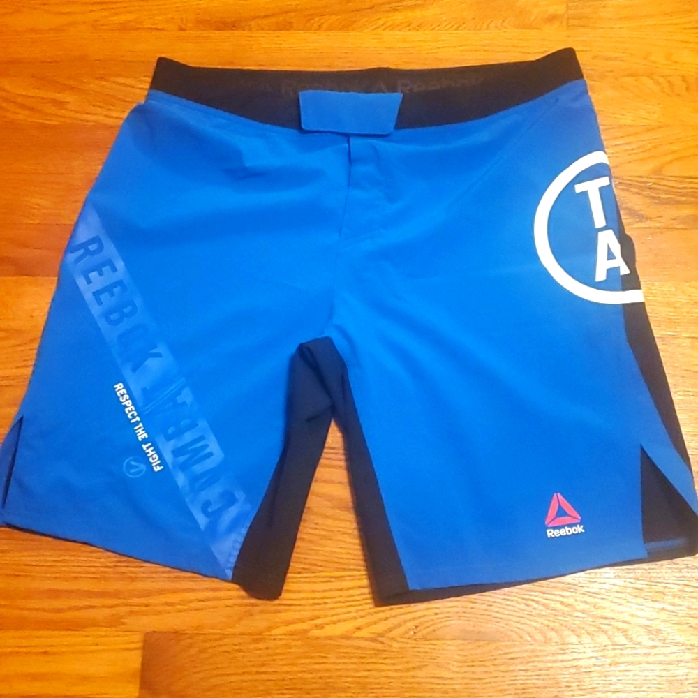 💥4/$16 Mens Reebok swim trunks size large